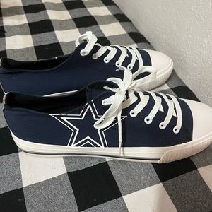 Mens size 10 Cowboys shoes